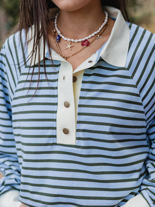 Hellblau gestreiftes Oversized-Polo