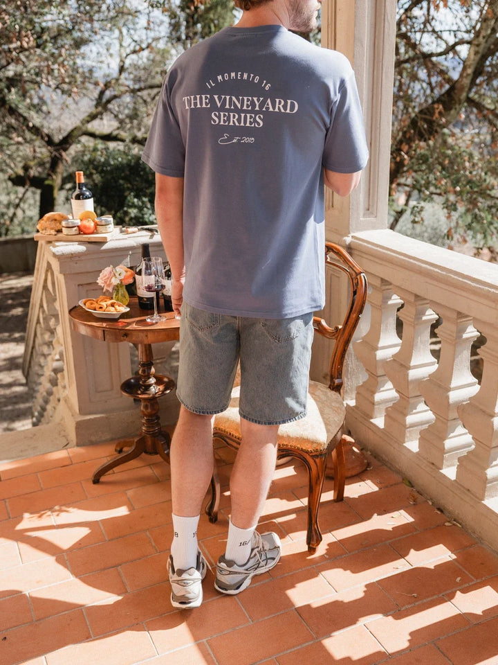 Blaues Weinberg-Serie Übergrößen T-Shirt