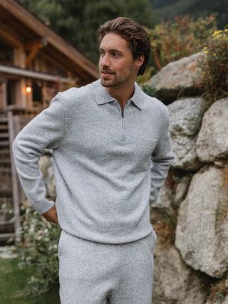 Graues Strick-Polo mit Taschen