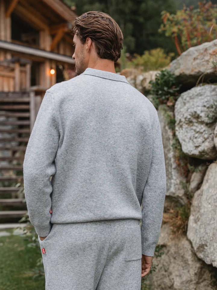 Graues Strick-Polo mit Taschen