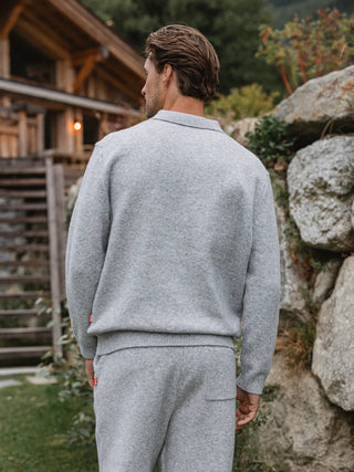 Graues Strick-Polo mit Taschen