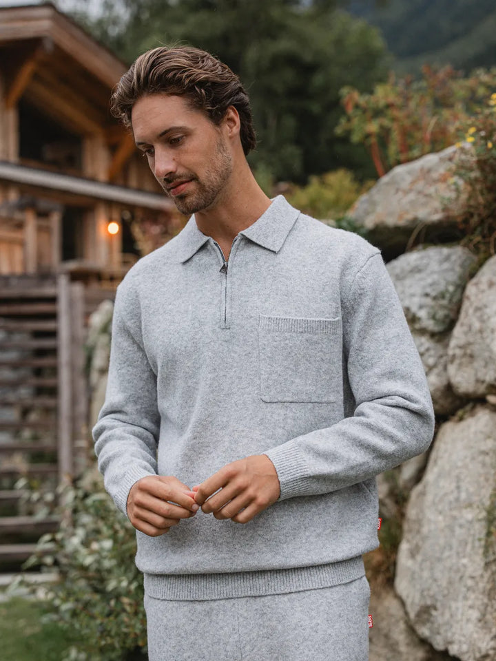 Graues Strick-Polo mit Taschen