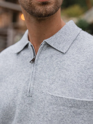 Graues Strick-Polo mit Taschen