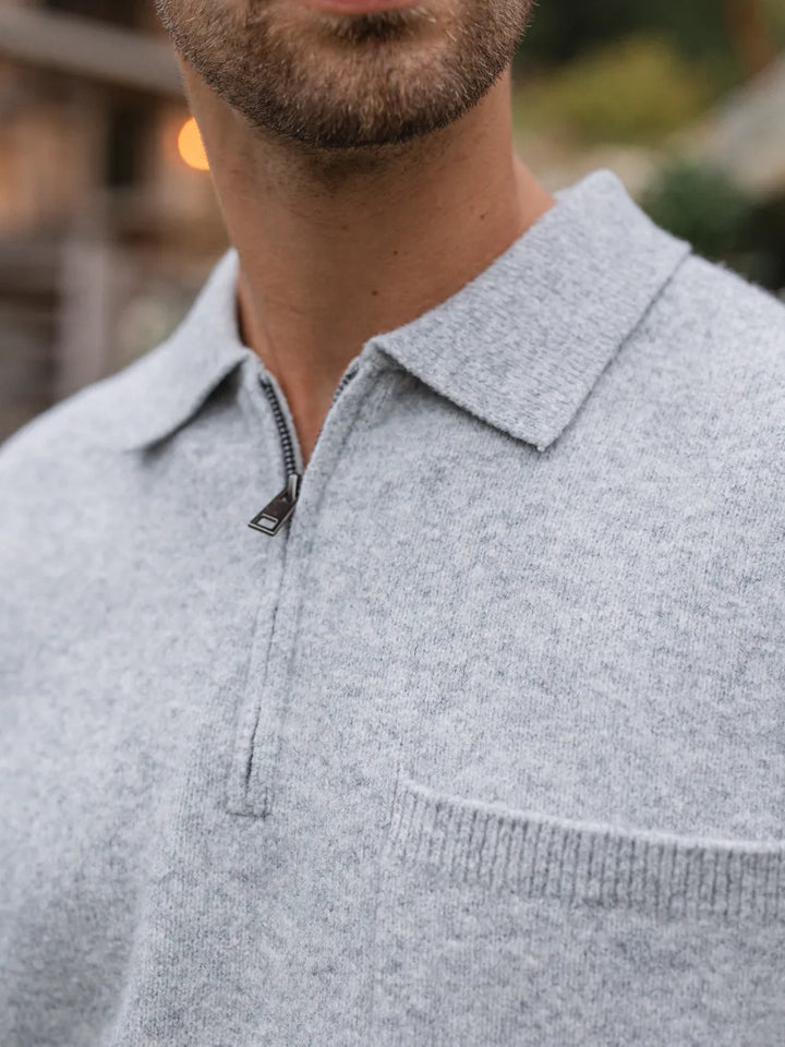 Graues Strick-Polo mit Taschen