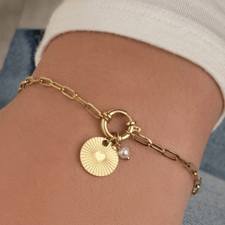 Armband mit Münze und Perle
