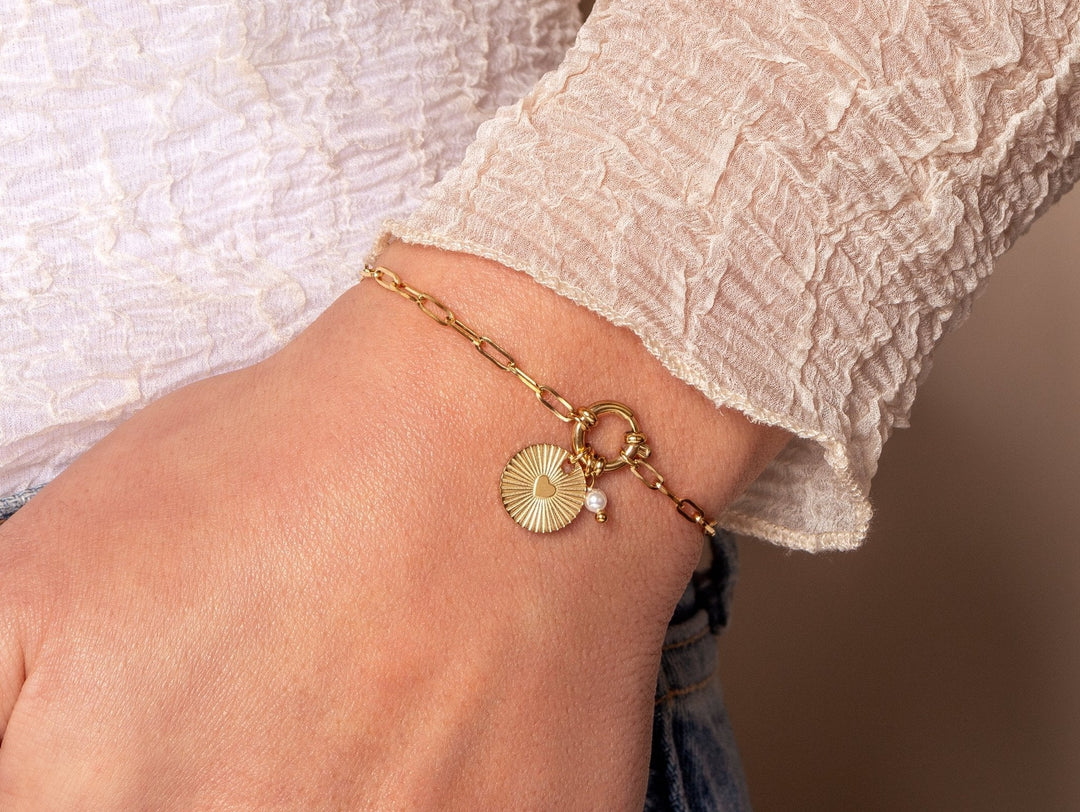 Armband mit Münze und Perle