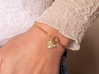 Armband mit Münze und Perle