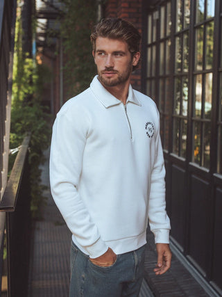 Weißer Polo-Zipper-Pullover