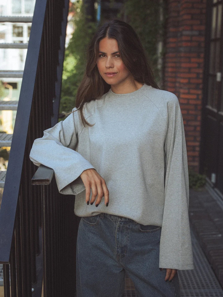 Graues Basic Raglan Oversized Langarmshirt
