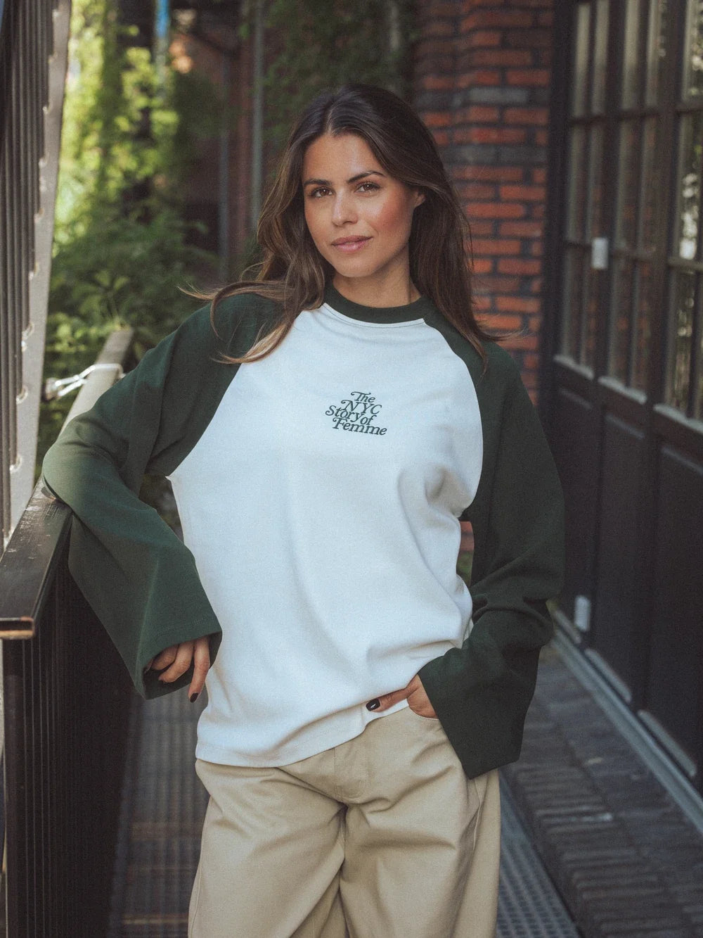 Grünes Raglan Langarmshirt