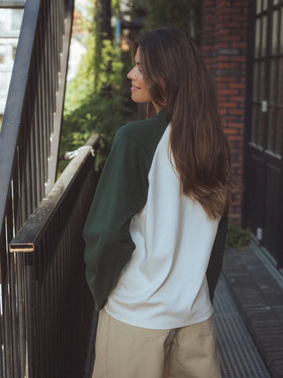 Grünes Raglan Langarmshirt
