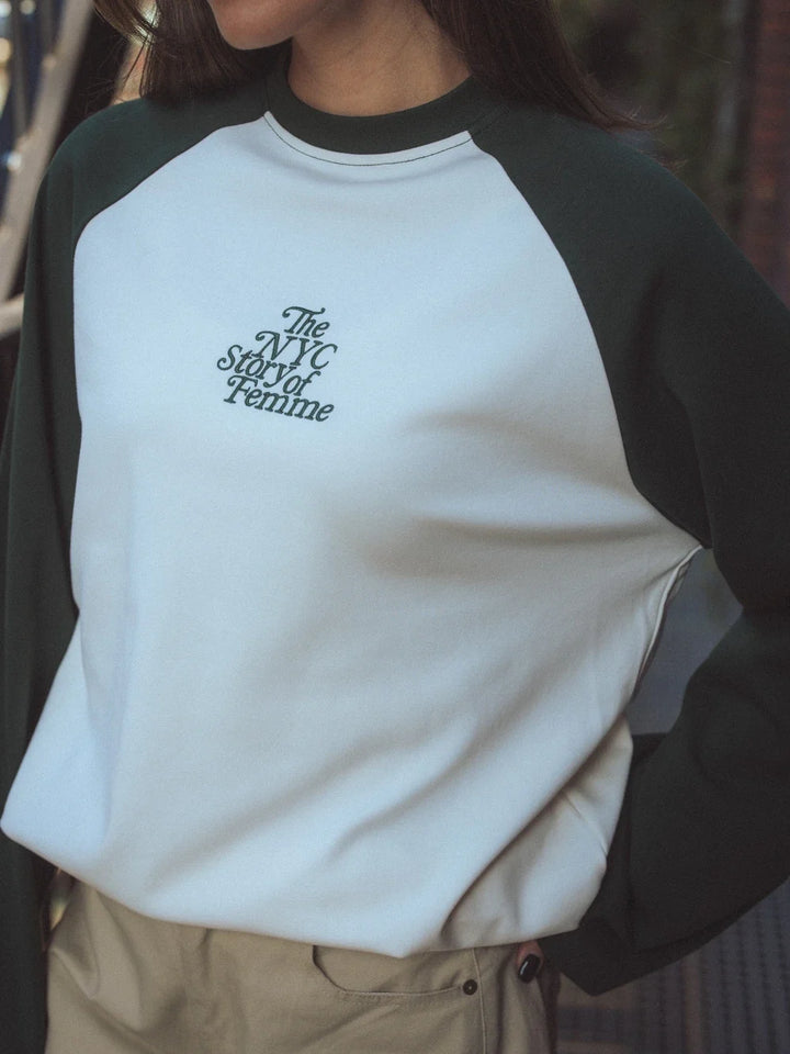 Grünes Raglan Langarmshirt