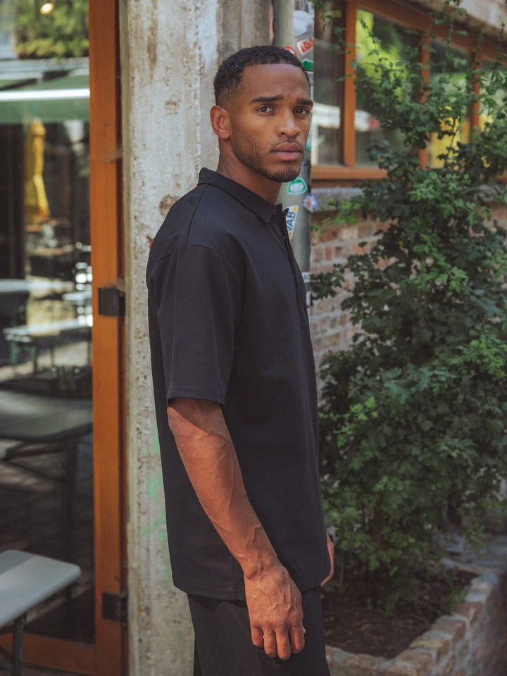 Schwarzes Sechzehn Oversized Polo