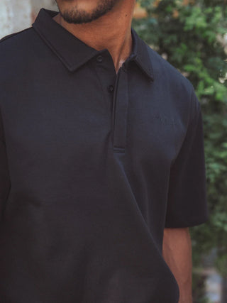 Schwarzes Sechzehn Oversized Polo