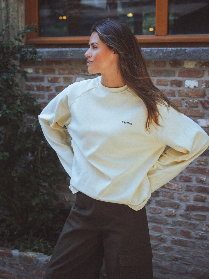 Buttergelbes Raglan-Langarm-T-Shirt