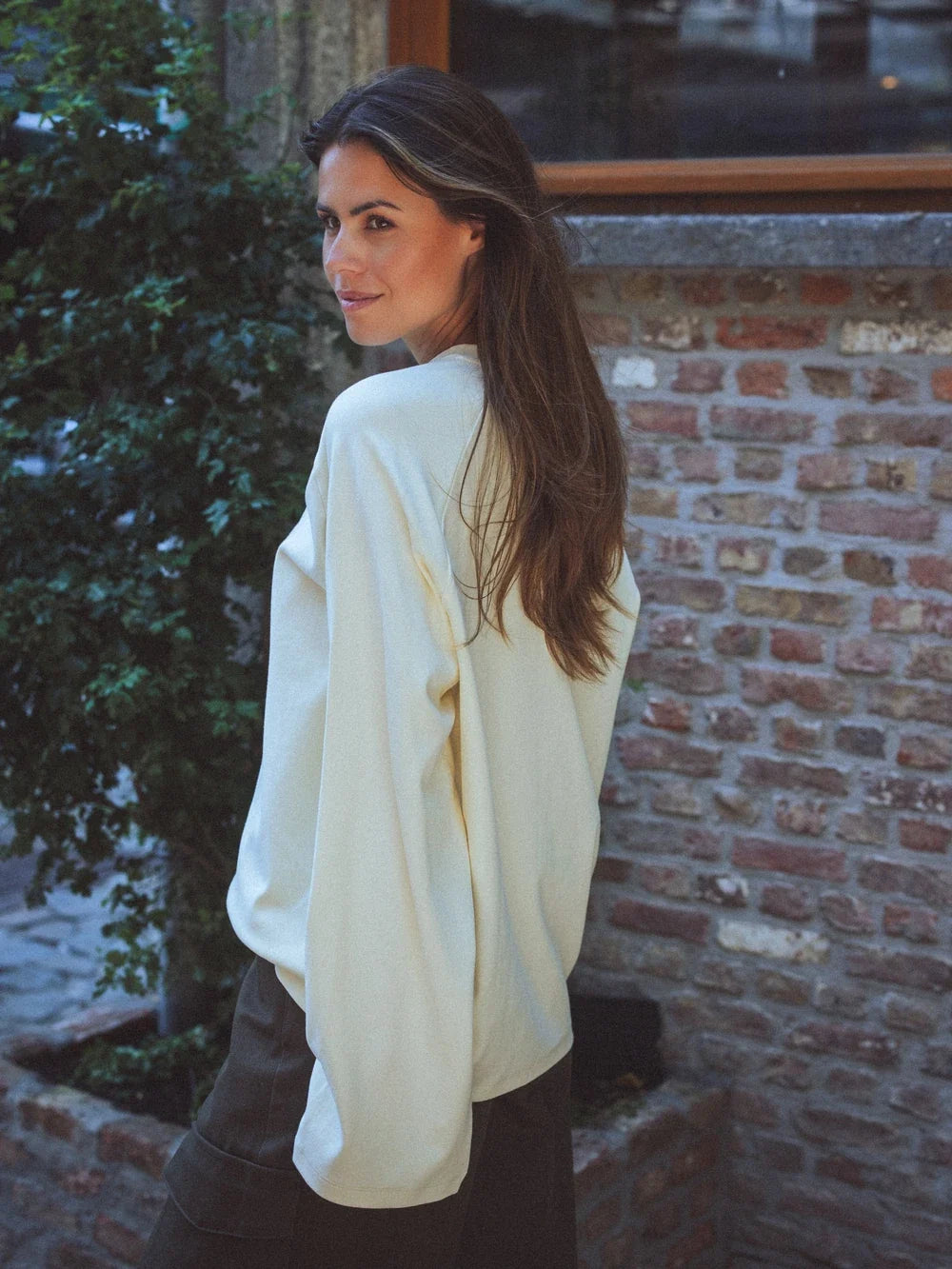 Buttergelbes Raglan-Langarm-T-Shirt